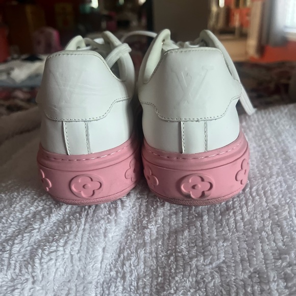 Pink and white shoes - Picture 5 of 6